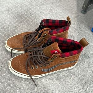 Brown vans with plaid MTE SIZE 8 men’s